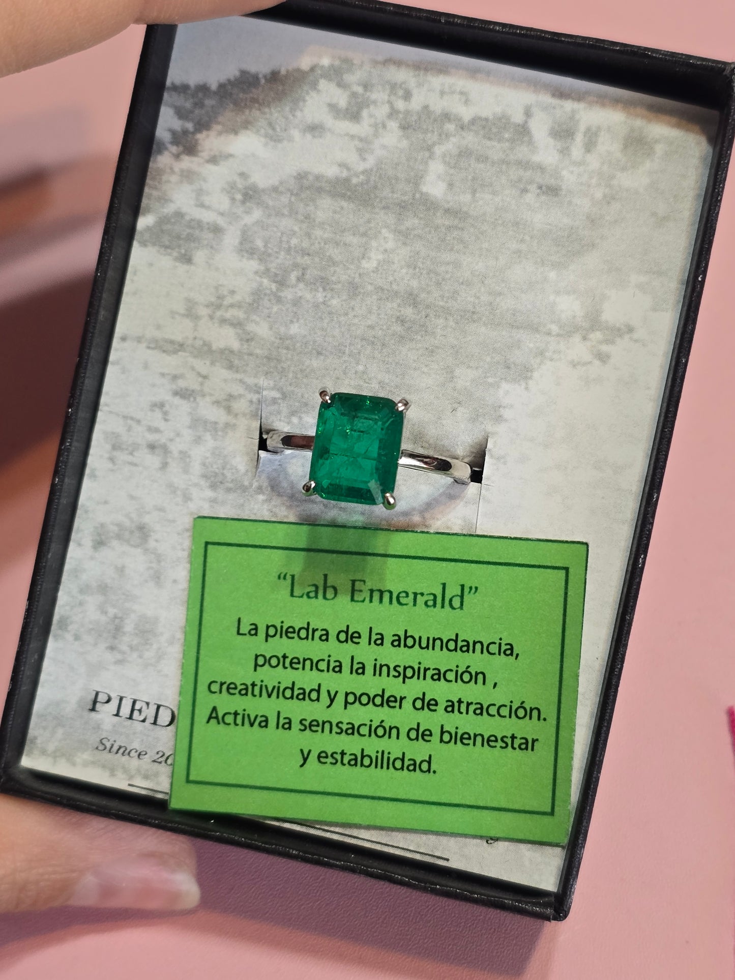 CLASIC EMERALD RING