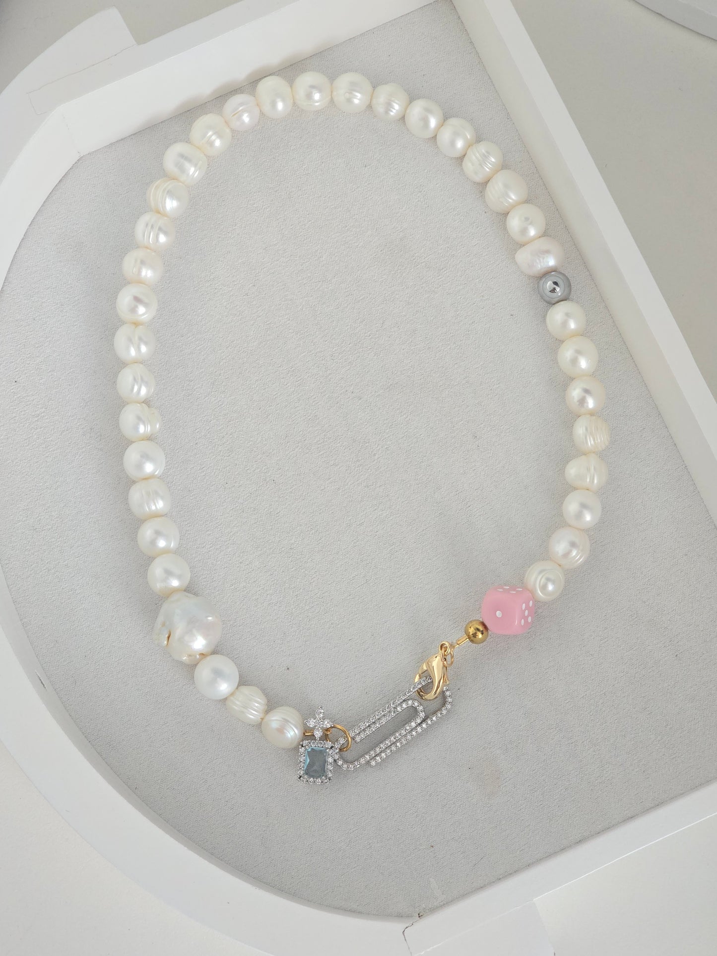 ARCHIVO VEGAS PEARLS Necklace
