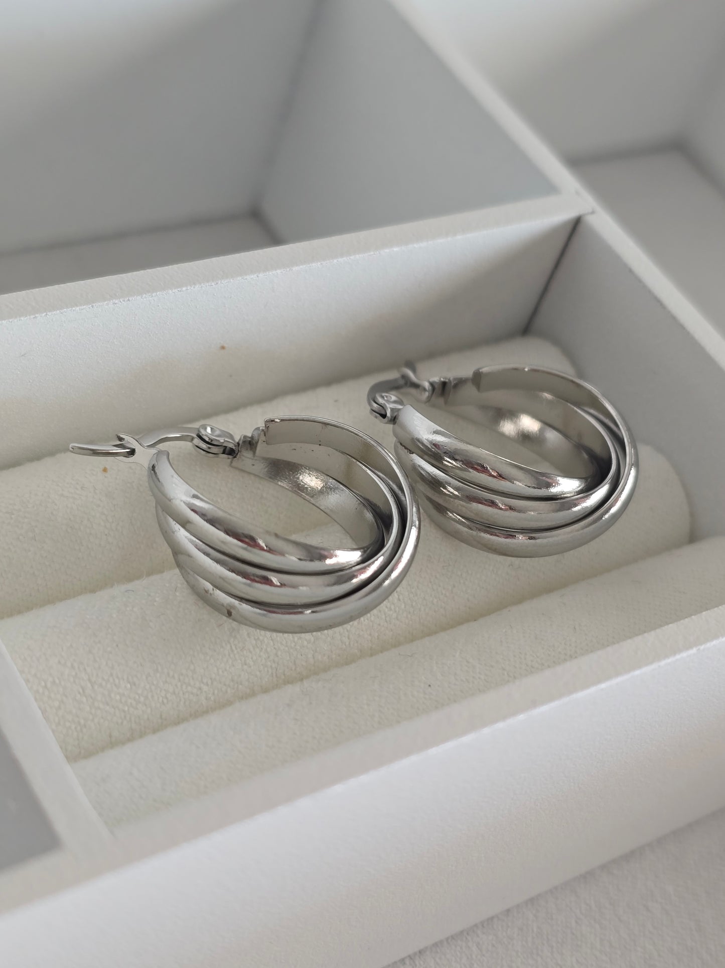 TRIPLE SILVER HOOPS