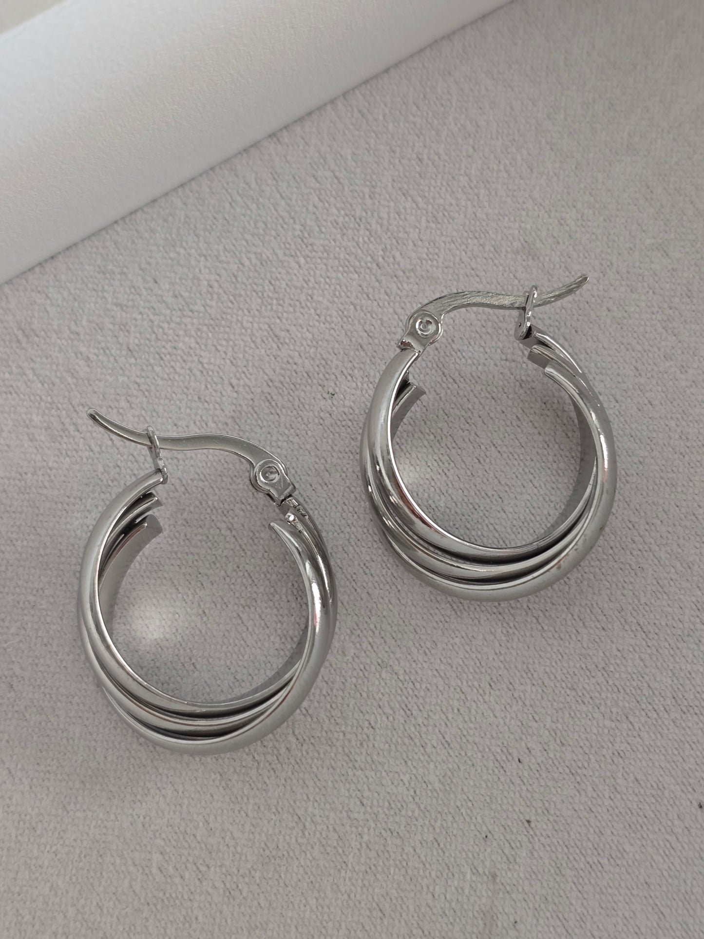 TRIPLE SILVER HOOPS