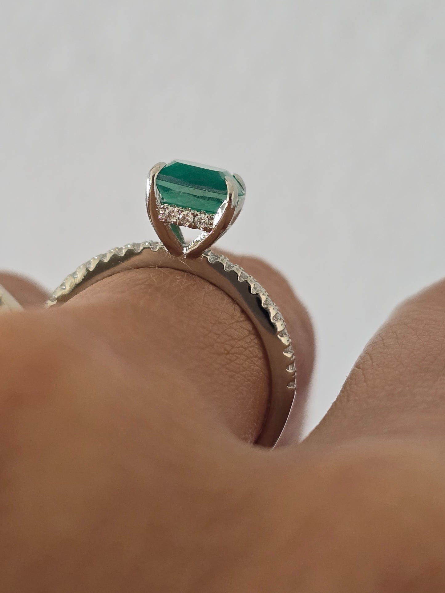 COSMOPOLITAN EMERALD RING