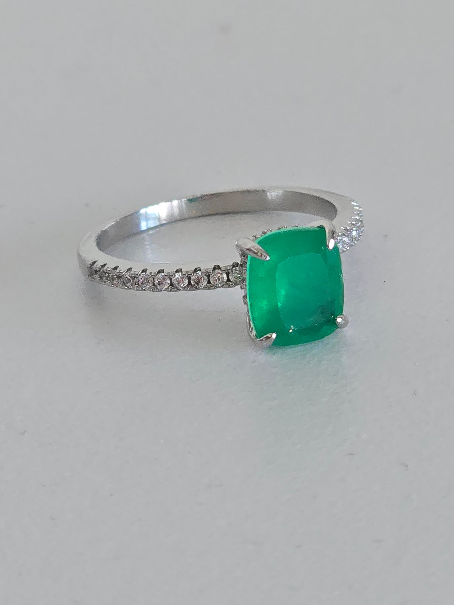 COSMOPOLITAN EMERALD RING