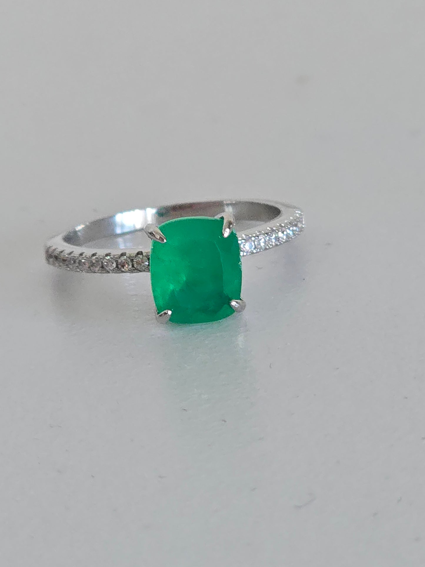 COSMOPOLITAN EMERALD RING