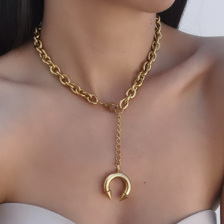 TORO POR LOS CUERNOS