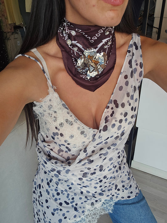 Paleacate con flor y perlas