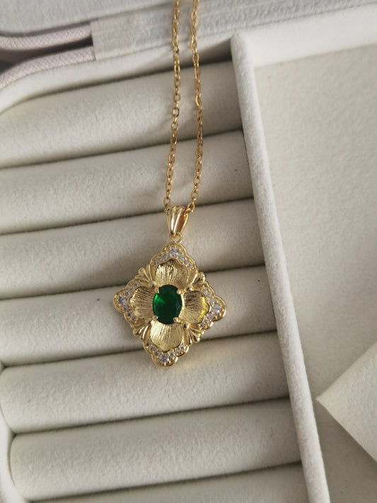 VINTAGE EMERALD NECKLACE