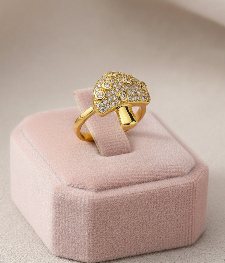 WONDERLAND WHITE RING