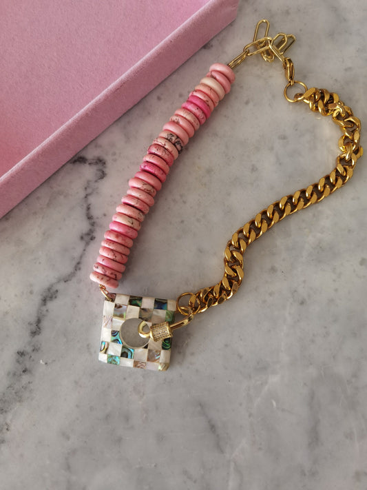 CHESS ROSÉ NECKLACE