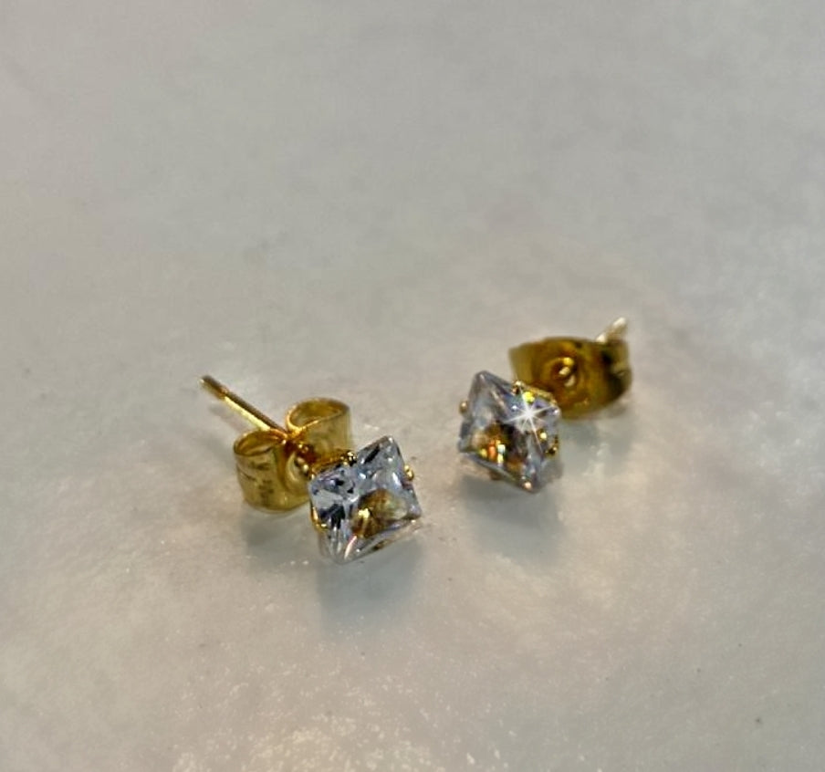 BASIC DIAMOND EARINGS